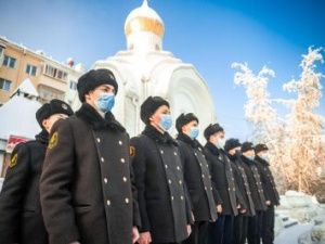 В Якутске возложили цветы к памятнику ветеранам боевых действий