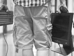 Вор украл компьютер из школы в Якутии