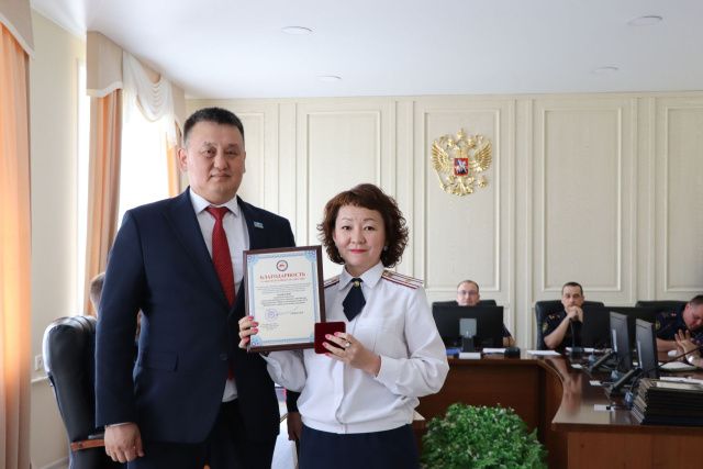 В преддверии Дня России в УФСИН состоялась церемония награждения сотрудников Благодарностями и Благодарственными письмами Главы Республики Саха (Якутия) Айсена Николаева, Правительства региона