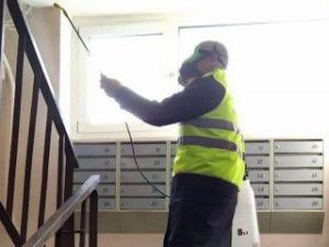 21 июня: В Якутске продолжают заключительную дезинфекцию против коронавирусной инфекции в подъездах домов