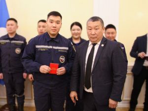 В День спасателя наградили сотрудников Службы спасения Якутии