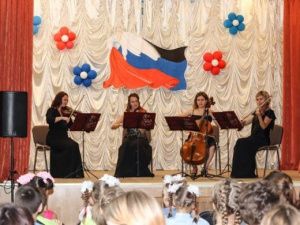 Клуб «Лидеры Возрождения Z» провел благотворительную акцию для 65 детей-сирот из ДНР