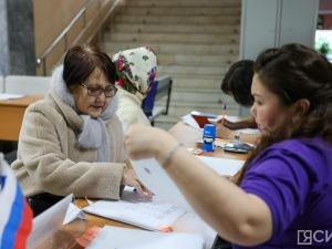Первый вице-премьер Якутии Джулустан Борисов проголосовал на выборах президента России