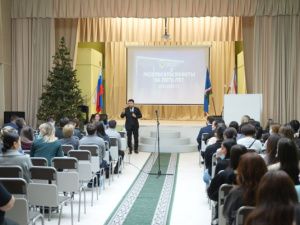 Евгений Григорьев представил отчет Окружной администрации города Якутска учительскому и родительскому сообществу Губинского и Промышленного округов