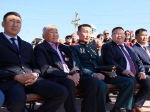 Автомобиль, табун лошадей и земельный участок подарили земляки Герою России Алексею Неустроеву