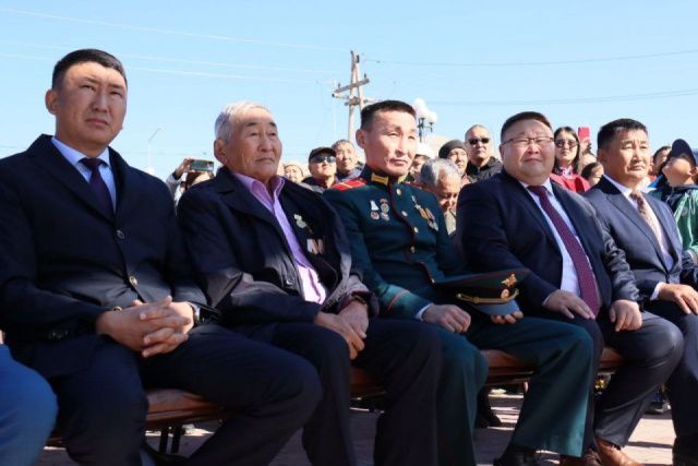 Автомобиль, табун лошадей и земельный участок подарили земляки Герою России Алексею Неустроеву