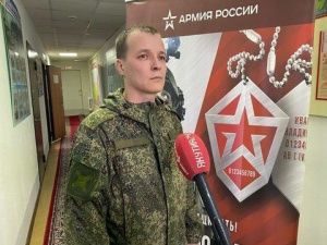 В Едином пункте отбора на военную службу по контракту с добровольцами делятся военным опытом