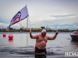 В Якутске прошли соревнования по плаванию в холодной воде