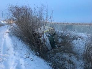 В Якутске опрокинулся грузовик