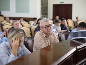 Сардана Авксентьева провела совещание штаба по подготовке к отопительному сезону