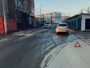 В Якутске 11-летняя девочка попала под колеса машины