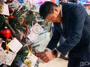 Дмитрий Садовников и руководители курируемых ведомств приняли участие в «Елке добра»