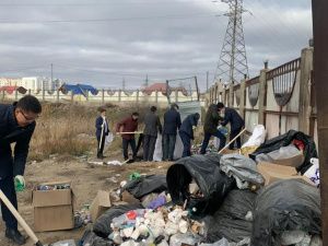 Глава Якутии после совещания повез чиновников на субботник