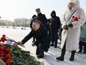 Представители национальных общин Якутии возложили цветы в память о жертвах теракта в Подмосковье