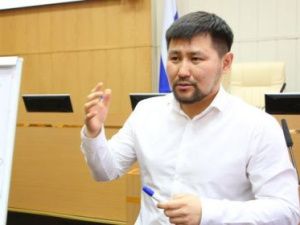 Евгений Григорьев в прямом эфире ответил на вопросы горожан о ремонте дорог в Якутске