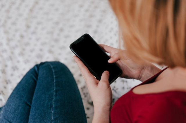 Жительница Якутска потеряла 336 тысяч рублей при попытке купить юани через мессенджер