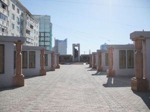 В Якутске прошла молодежная акция «Сохраним памятники»