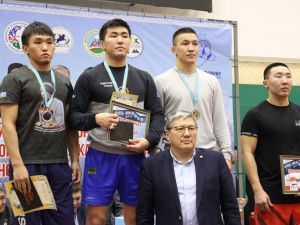 Борцы Тимур Николаев и Никита Софронов завоевали титулы абсолютных чемпионов турнира Ноговицыных