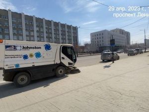 Улицы Якутска начал чистить большой пылесос