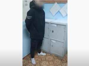 В Якутске пьяная девушка избила и ограбила соседку