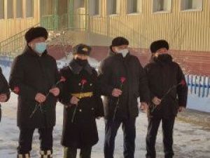 В Чурапчинском районе возложили цветы к памятнику участника ВОВ Ивана Павлова