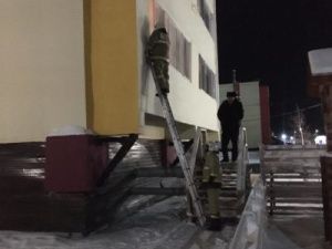 В Горном улусе ребенок пытался выйти из дома через балкон