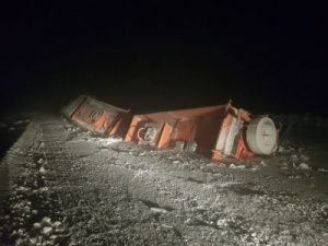 Видеофакт: В Якутии вытащили из реки бензовозы