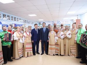 Айсен Николаев поблагодарил коллектив библиотеки-музея ямщицкой культуры в Хангаласском районе