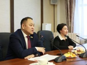 В День Российской печати в Якутской городской Думе поздравили журналистов