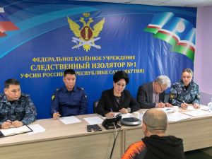Уполномоченный по правам человека в Республике Саха (Якутия) Сардана Гурьева и старший помощник прокурора Республики Саха (Якутия) Тимур Никифоров провели личный прием в следственном изоляторе