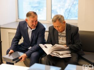 «Без купюр»: в Якутии презентовали книгу о генеральном директоре ДСК Александре Берше