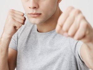 В Якутске двое посетителей ресторана отказались оплачивать счет и избили администратора