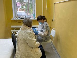 «Мобильные доктора» Якутии работают в посёлке Кысыл-Сыр Вилюйского района