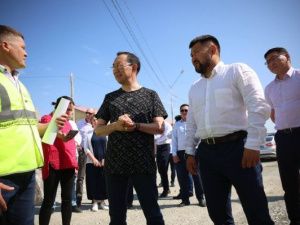 Глава Якутии проверил ход работ по ремонту улицы Бабушкина в Якутске