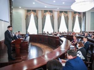 Евгений Григорьев встретился с директорами школ Якутска