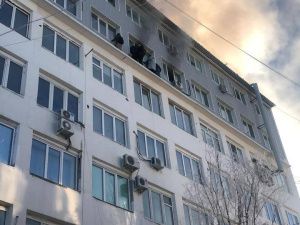 Крупный пожар вспыхнул по проспекту Ленина в Якутске