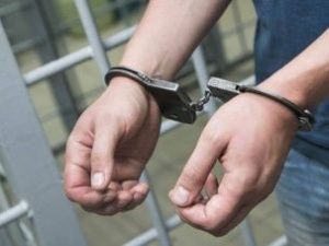 Жителя Олекминска, который ударил и укусил полицейских, ждет суд