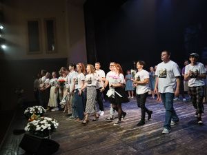 Премьерой концерта «Арбатский дворик» к 100-летию Булата Окуджавы Русский театр завершил сезон 