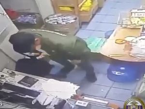 В Якутске продавец украл выручку магазина и потратил на покупку спиртных напитков