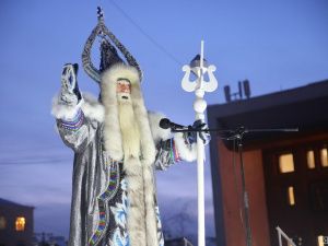 В Якутске зажгли огни на первой новогодней ёлке страны