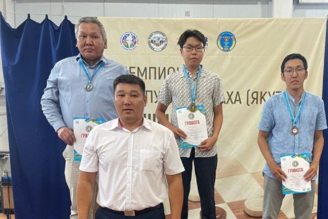 Школьник стал чемпионом Якутии по шашкам, обыграв прославленных гроссмейстеров