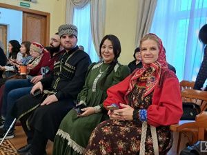 30 лет главному закону страны: в Якутске состоялся круглый стол об истории Конституции России