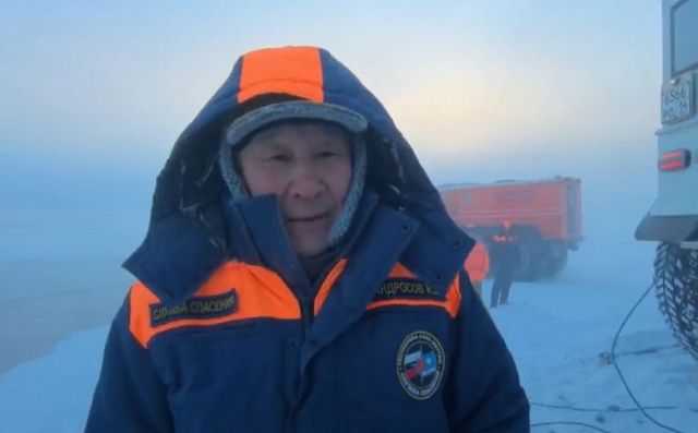 Спасателей вызвал мужчина, который смог выбраться из утонувшего в Лене авто