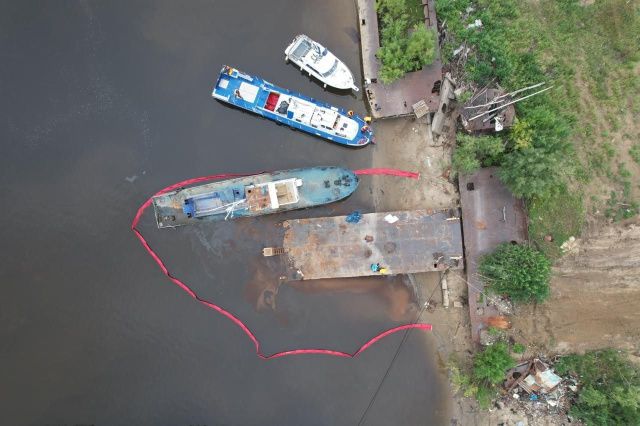 Служба спасения Якутии локализовала розлив нефтепродуктов