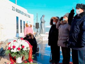 Сотрудники УФСИН приняли участие в церемонии возложения цветов к мемориалу «Журавли над Ильменем»