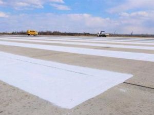 В аэропорту Якутска Ан-24 выкатился за пределы взлетно-посадочной полосы