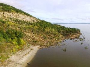 В Якутии часть горы сползла в реку Лену