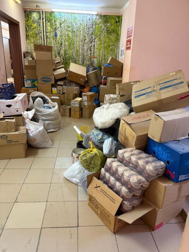 Какали в пакеты, а теперь сделали из подъезда квартиру!