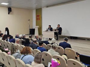 Альберт Семенов отчитался перед жителями Автодорожного избирательного округа