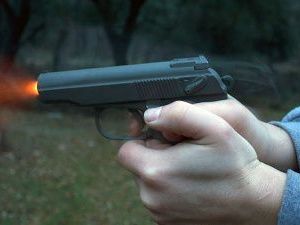 Якутянин вступился за оскорбленную жену и получил шесть пуль из травматического пистолета